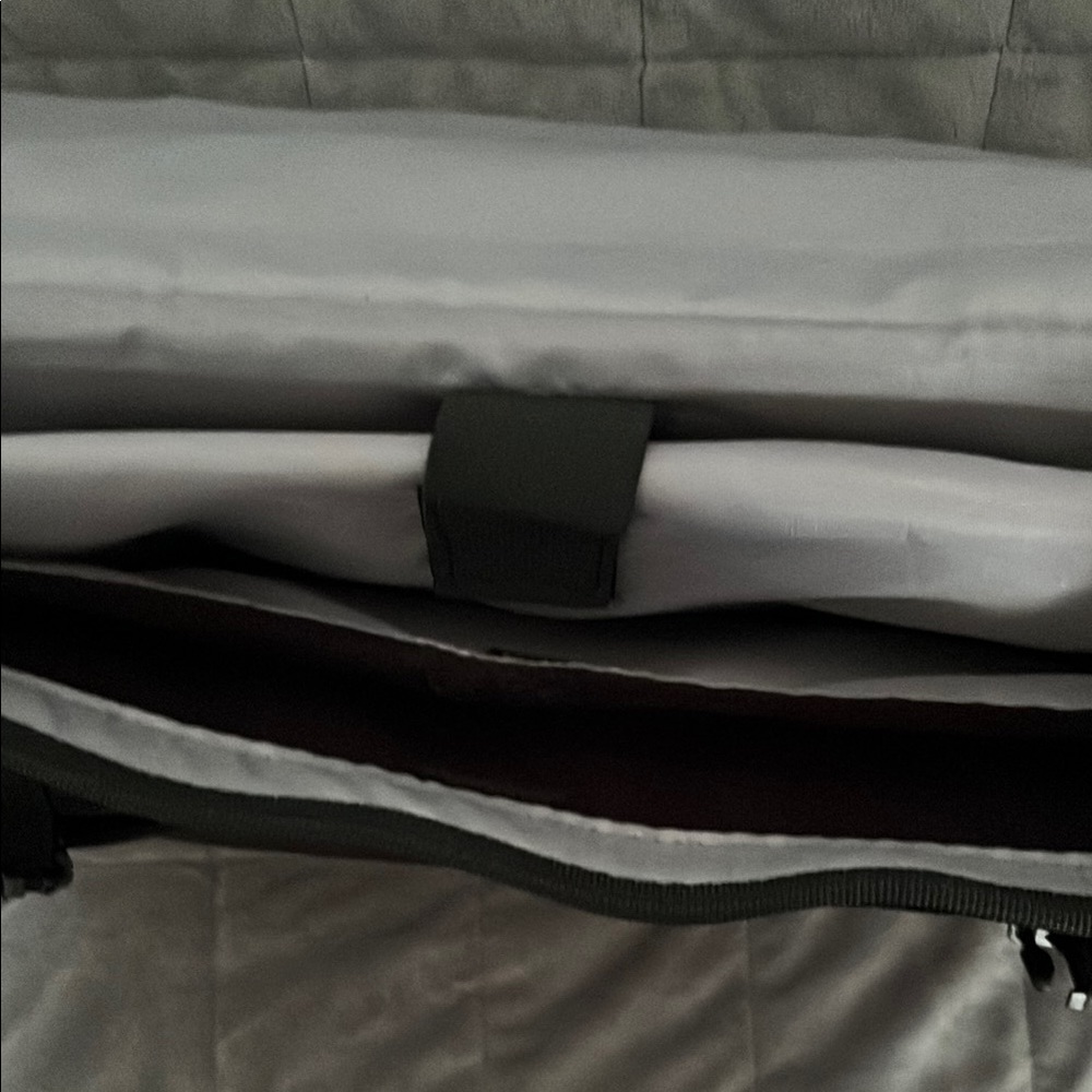 Targus Black Professional Laptop Bag with Padded Protection - Picture 12 of 12